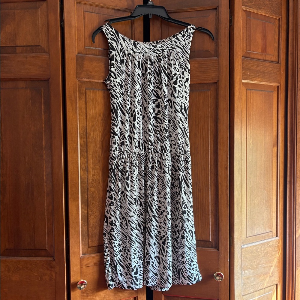 Essentials by Milano Black and White Sleeveless Sheath Midi Dress